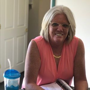 Meet your Posher, Lorinda